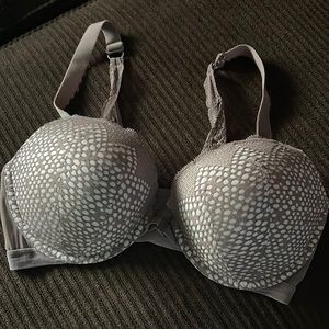 VICTORIA’S SECRET Very Sexy push up bra